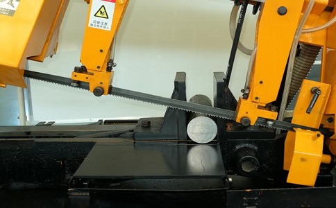 湘桥数控带锯床自动送料精度会出现偏差吗？